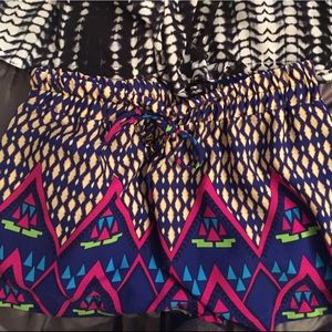 Flowy shorts Aztec pattern